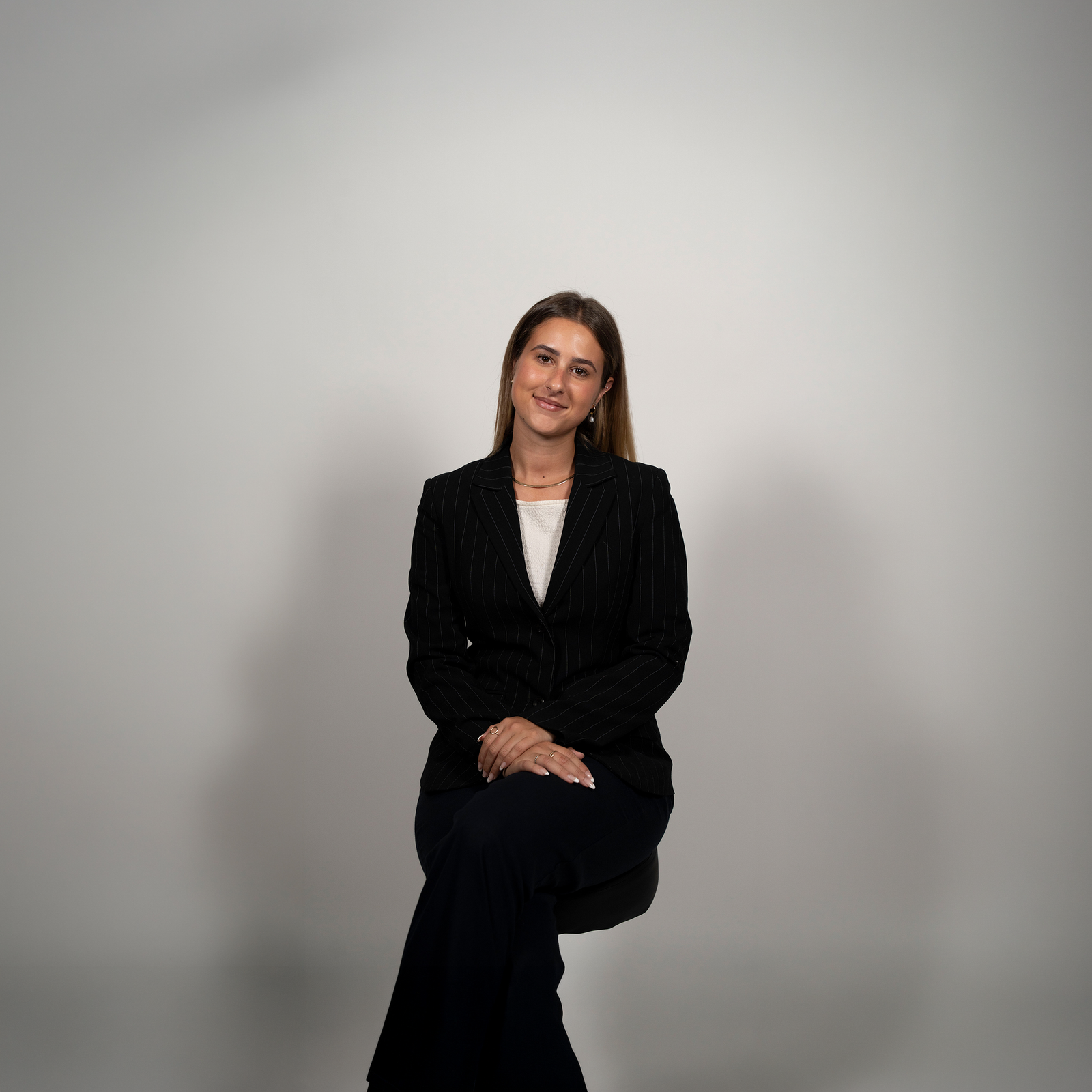 Amélie Stettbacher, Portrait im Blazer